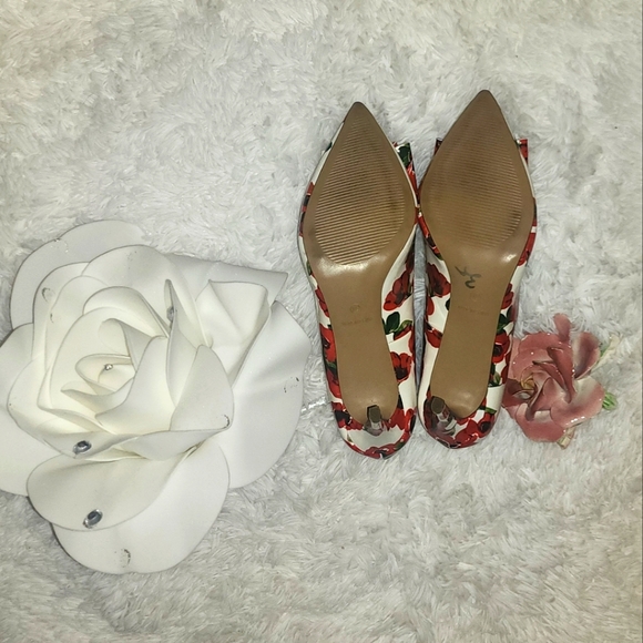 Woman's Betsy Johnson Heels 👠 - Picture 5 of 10